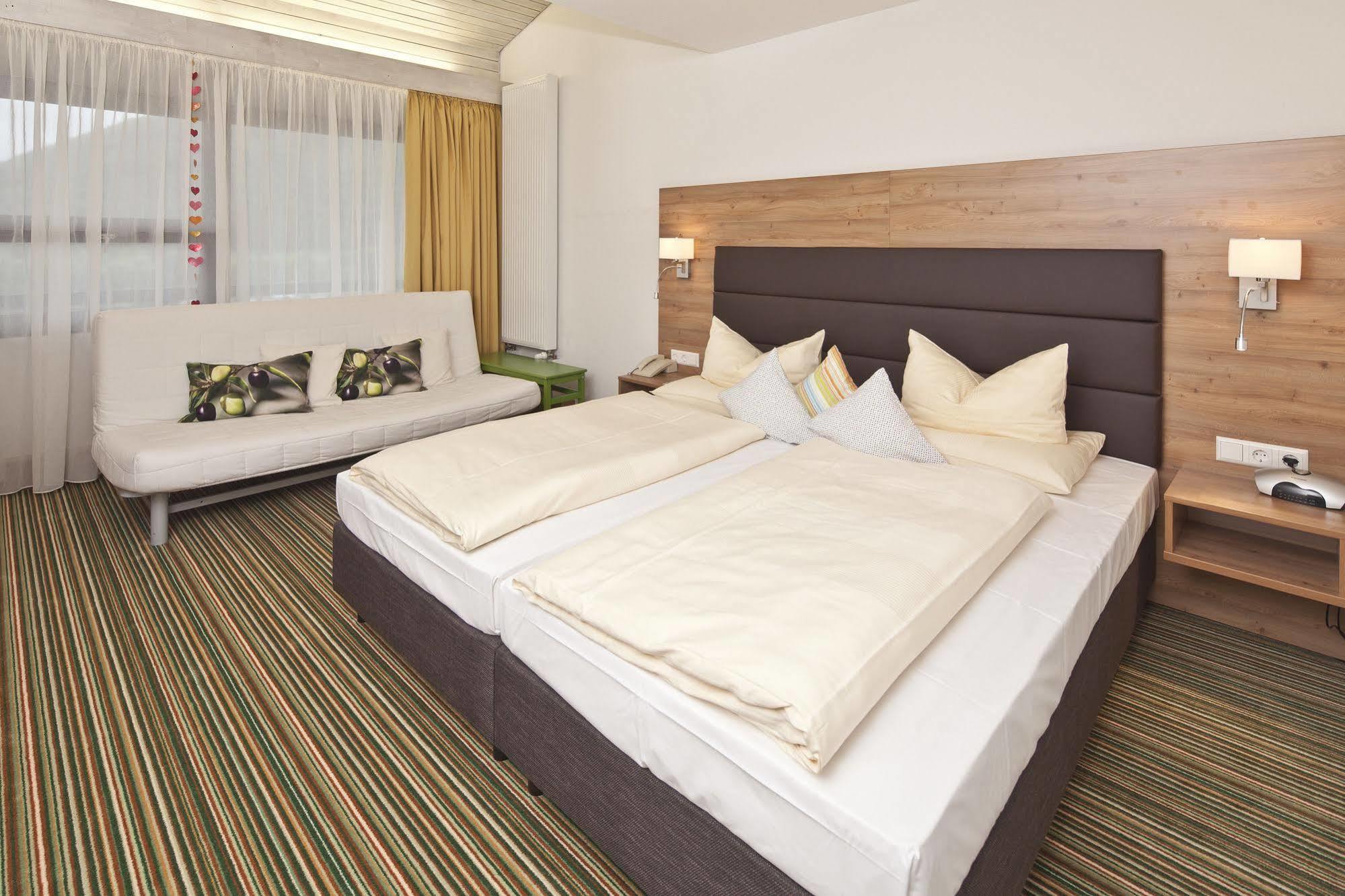 Akzent Hotel Hoehenblick Muehlhausen im Taele Ngoại thất bức ảnh